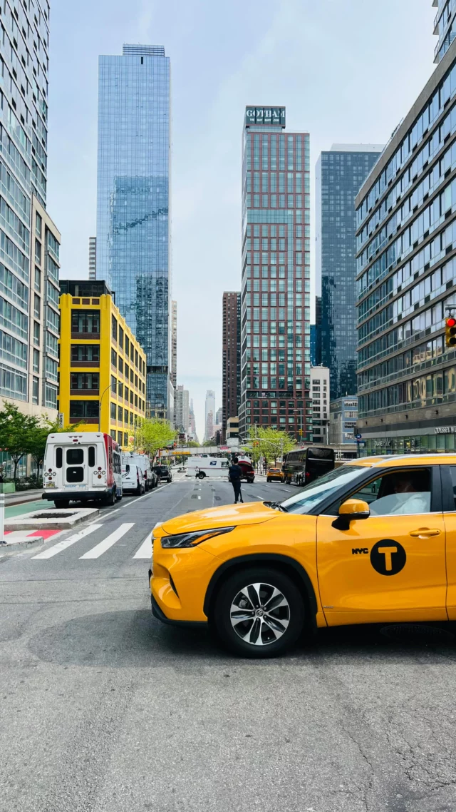 🫶🏻🚕 Tᕼᗴ ᗷᗴST ᑭᗩᖇT Oᖴ ᗰY ᑎYᑕ 🍎🫶🏻

Des rues mythiques, des vues à couper le souffle, et cette impression d’être au centre du monde. Une ville qui vibre et transmet une énergie de folie 🤩 !

New York, je t’ai découverte, admirée, filmée — et aujourd’hui, je te partage en images ce coup de foudre.
Le reel est là, et l’article complet t’attend sur le blog (lien en bio) 😉

Paske les bons plans, ça se partage ✌🏻