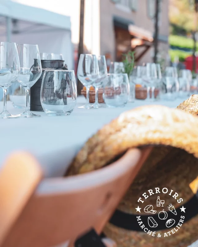 🥐🍷ᑭᖇᗴᑭᗩᖇᗴZ ᐯOS ᑭᗩᑭIᒪᒪES 🍑🥯
\\ concours terminé //

Le dimanche 24 août, Terroirs25 se met en mode gourmand avec un brunch 100% plaisir imaginé par la cheffe Aline Ménétrey ✨, dans la cour de la ferme de l’École d’agriculture du Valais, à Châteauneuf. Au programme : un buffet généreux et raffiné, des préparations minute et les saveurs authentiques du Valais (mais pas que 😉).

Viennoiseries, planches valaisannes, malakoffs au Gruyère, pavlova fribourgeoise, pancakes, mimosas et... vins valaisans (choisis par l’incroyable @johanna.dayer )! Bref, le brunch rêvé pour les gourmands 😋

🎁 Je vous fais gagner 2 x 2 billets (valeur 200.-/gagnant) pour profiter de cette expérience unique !

Pour participer :
🥐 Tu es gourmand et disponible le dimanche 24 août dès 11h00
🍑 Like ce post
🥯 Tag ton/ta partenaire officiel·le de brunch

📆 Tirage au sort samedi 9 août – 2 gagnants tirés au sort – concours uniquement sur Instagram.

Alors, qui veut venir se régaler avec moi ? 🍷

@service_agriculture_valais @chez_hedo #Concours #BonsPlansDeChris #BrunchValais #Terroirs2025 #Sion