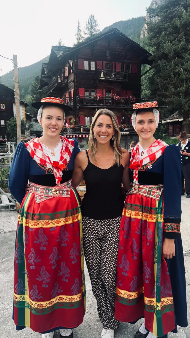 ✨ Traditions vivantes, rencontres uniques… ici la montagne ne se raconte pas, elle se vit. Bienvenue aux CIME !

#CIMEEvolene #Valais #TraditionsVivantes #PatrimoineVivant